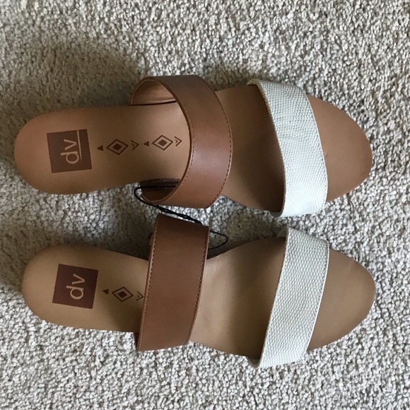 Ivory and tan sandal - Picture 1 of 2